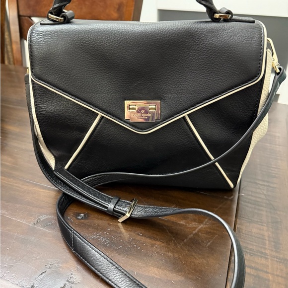 Kate Spade: Black and White Handbag - Picture 7 of 11